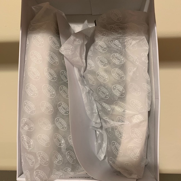 Steve Madden Gills C Sneaker in Green Camo - Picture 9 of 9